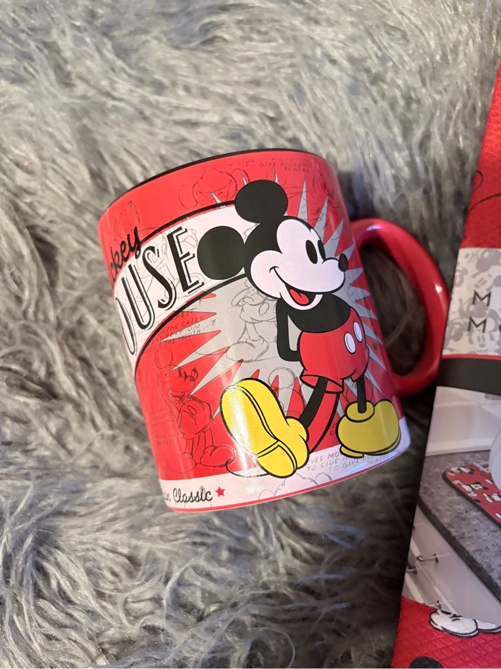 Disney Mickey Mouse Red Kitchen Set - Mug, Oven Mitt & Drying Mat - Picture 2 of 7